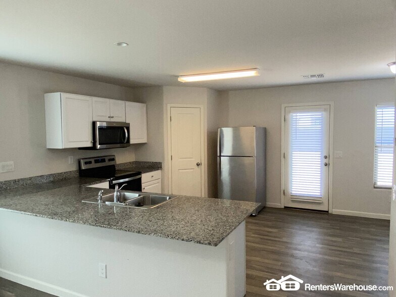 Building Photo - 335 Watson Pl