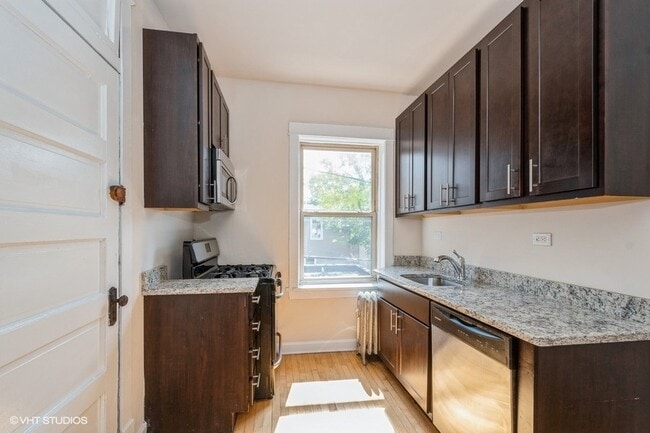 Building Photo - 4248 N Lamon Ave