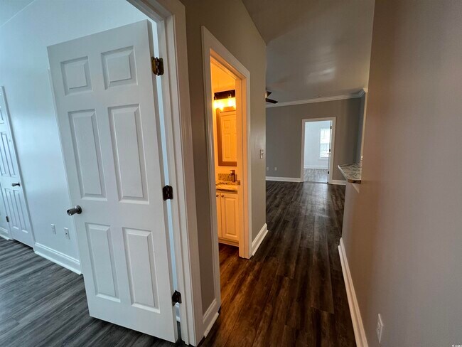 Building Photo - 2057 Silvercrest Dr