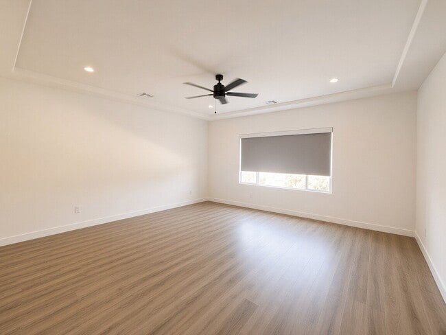 Building Photo - Unobstructed views of Pine Mountain on corner lot.