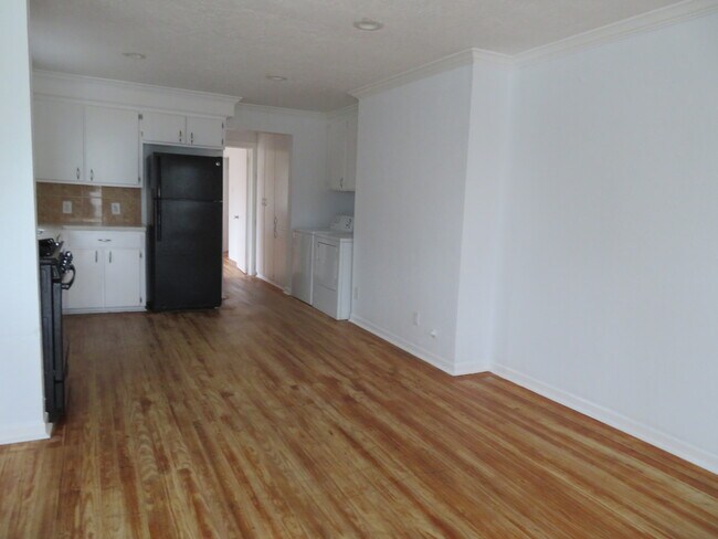 Building Photo - 5010 Walker St