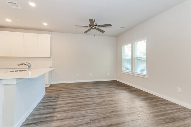 Building Photo - 18306 W Centro Cir