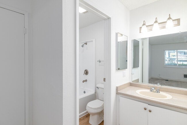 Building Photo - 521 Alameda del Prado