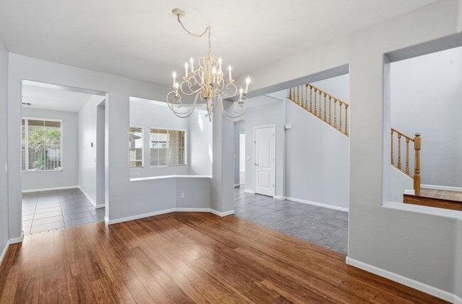 Building Photo - 3565 E Vaughn Ct