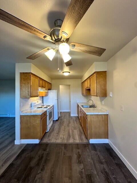 Building Photo - First floor, newly updated, 2 bedroom, 1 bathroom apartment near transportation