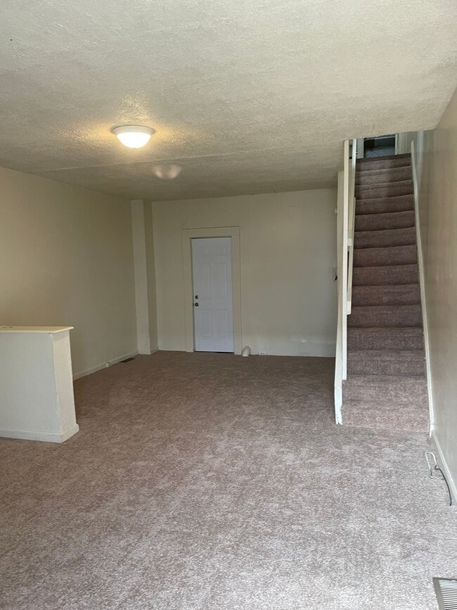 Building Photo - Beautiful and affordable