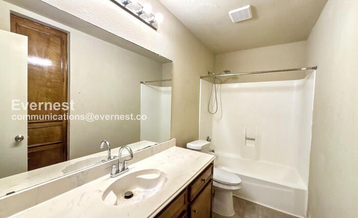 Building Photo - 1018 Valley Ranch Dr