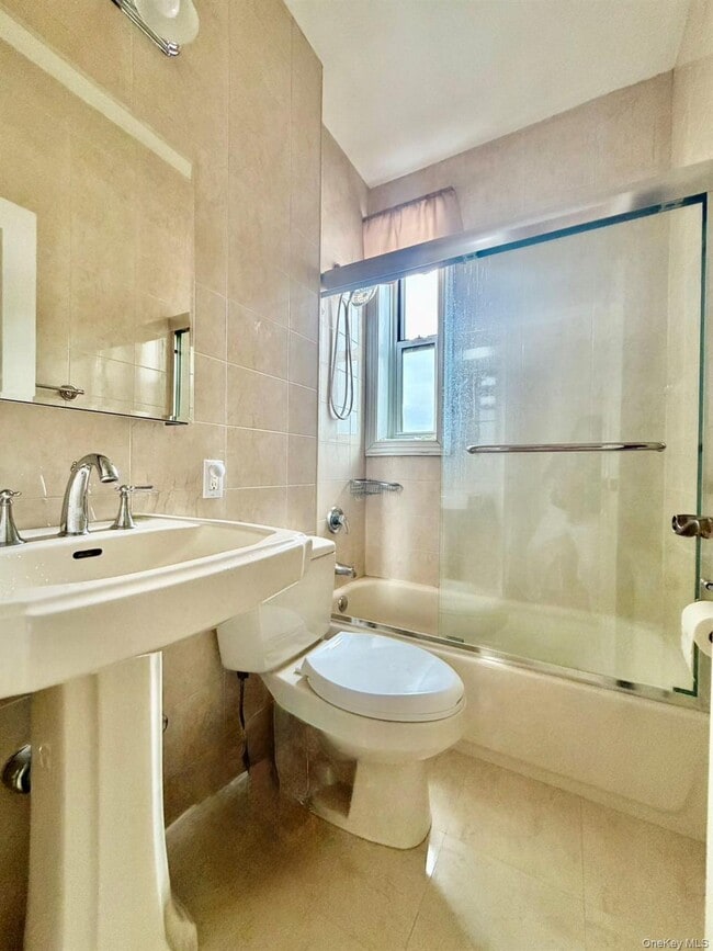 Building Photo - 111 7th St