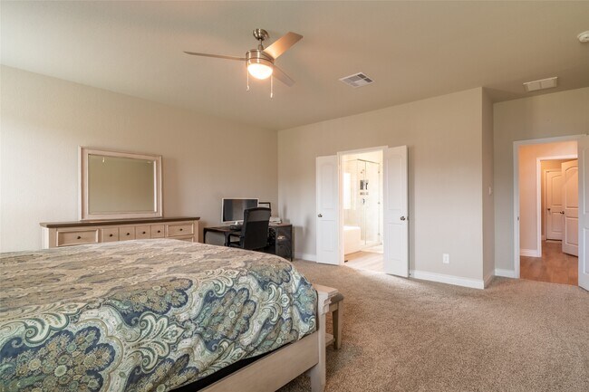 Building Photo - 31219 Gullwing Manor Dr