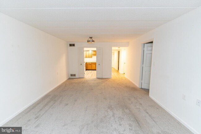 Building Photo - 227 Canal Park Dr