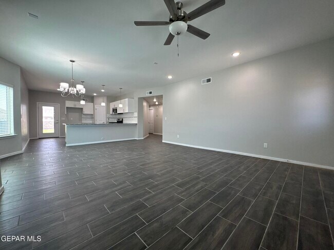 Building Photo - 13852 Paseo Alegre Ave