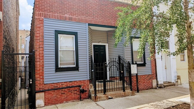 Primary Photo - 1419 W Cullerton St