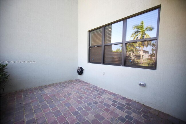 Building Photo - 8293 Cadre Noir Rd