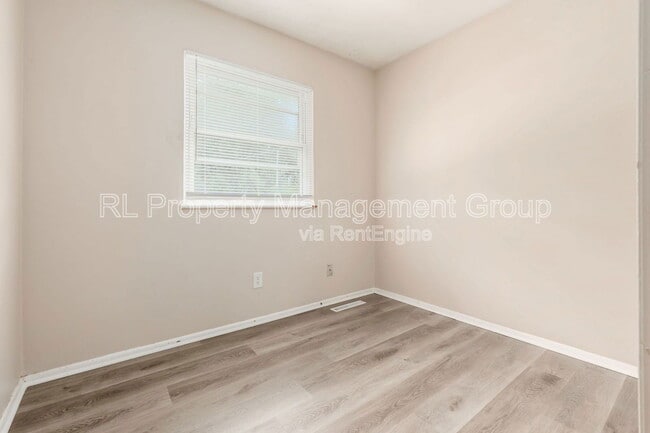 Building Photo - 1495 Yates Dr
