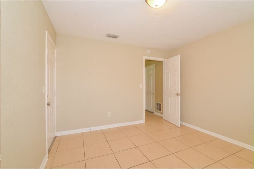 Building Photo - 884 Rayston St