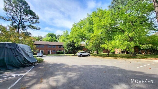 Building Photo - 5805 Nottoway Ct