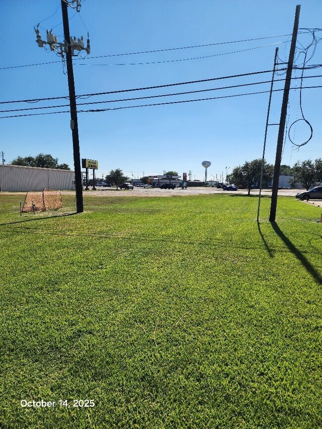 Building Photo - 1301 N Avenue H