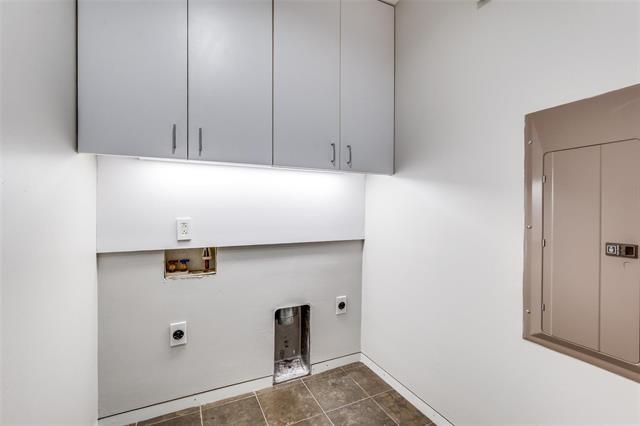 Building Photo - 2430 Victory Park Ln