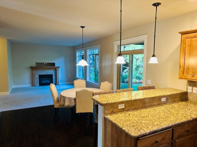 Building Photo - Beautiful Custom Felida Home