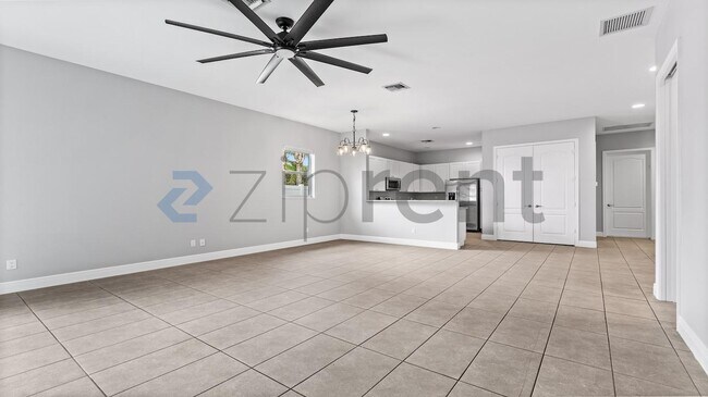 Building Photo - Unit