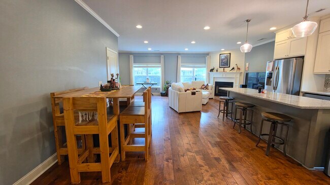 Building Photo - 3120 Mayflower Ln