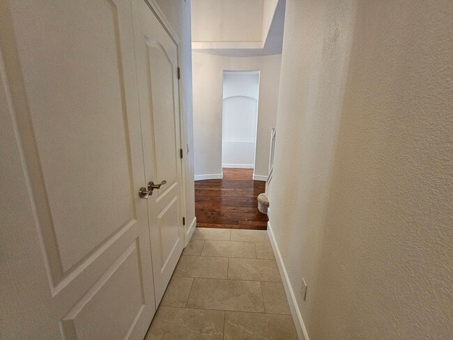 Building Photo - Beautiful Executive Home In Gated Community