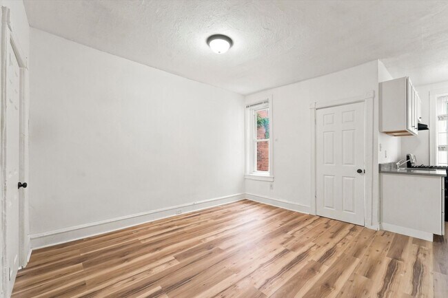 Building Photo - 1213 N 60th St