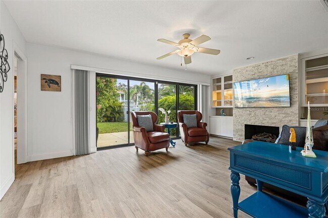 Building Photo - 7215 Westmoreland Dr