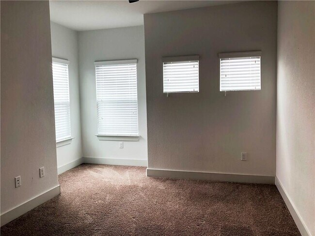 Building Photo - 2210 Capulet St