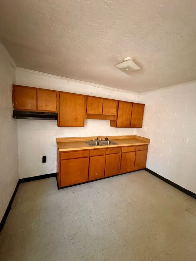 Building Photo - 386 E Gordon Ave