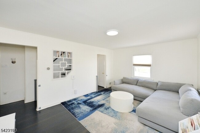 Building Photo - 483 Mt Prospect Ave