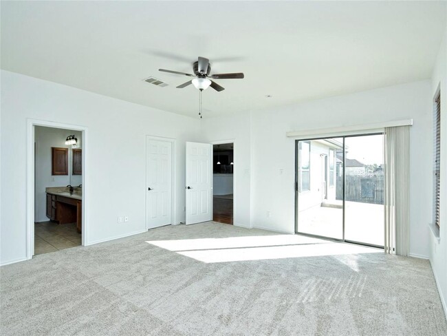 Building Photo - 501 Willow Walk Dr