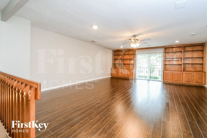 Building Photo - 1616 Hawthorne Dr