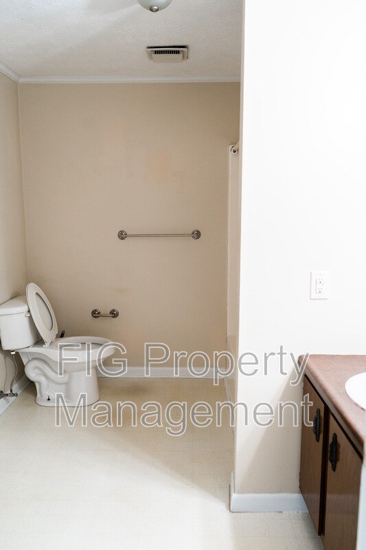 Building Photo - 1828 Lively Rd