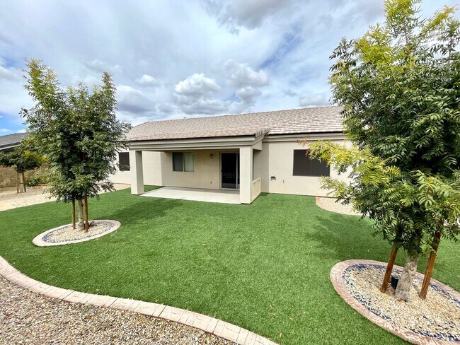 Building Photo - Beautiful 3 Bedroom Home in Hualapai Shadows! *HOME IS CURRENTLY OCCUPIED, PLEASE DO NOT DISTURB ...
