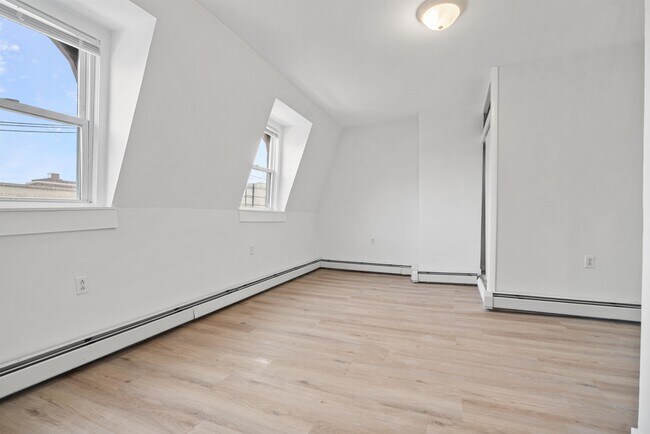 Building Photo - 149 Culver Ave