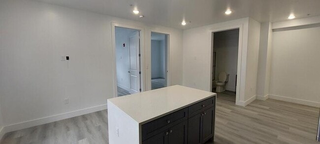 Building Photo - 273 Oak St