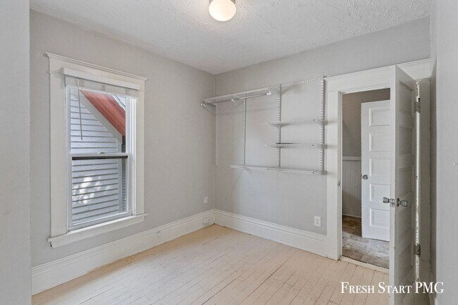 Building Photo - 820-822 Watson St SW