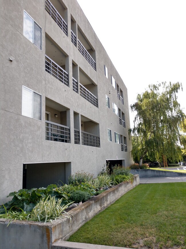 Building Photo - 207 S 600 E
