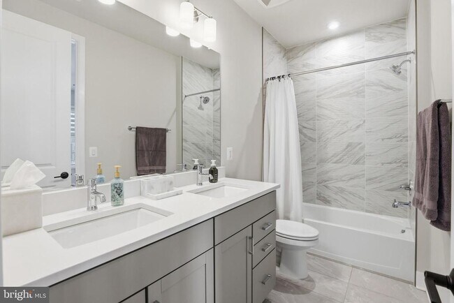 Building Photo - 9725 Lantana Wy