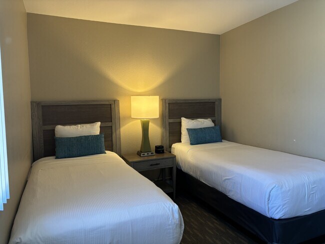 Building Photo - 2-Story, 2-Bedroom, Furnished/Unfurnished Condo For Rent