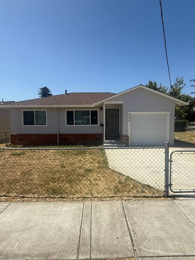 Primary Photo - Beautiful 2 bedroom 1 bath home