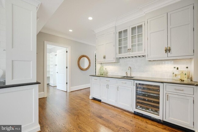 Building Photo - 9884 River Chase Way