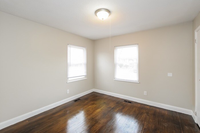 Building Photo - 706 N Aztec Dr