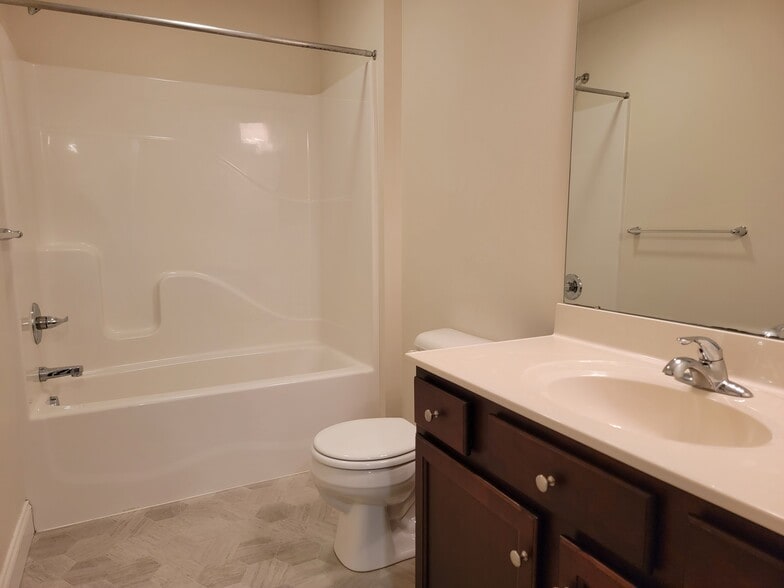 Building Photo - 143 Cedarwood Dr