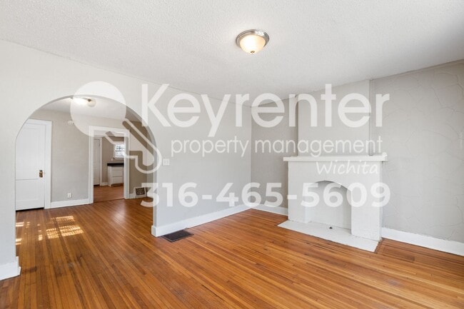 Building Photo - 1549 N Holyoke Ave