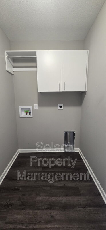 Building Photo - 4802 Silverstone Psge