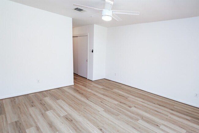 Building Photo - 2302 W Settler's Way