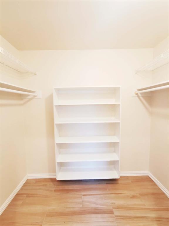 Building Photo - 10307 Cedarhurst Dr