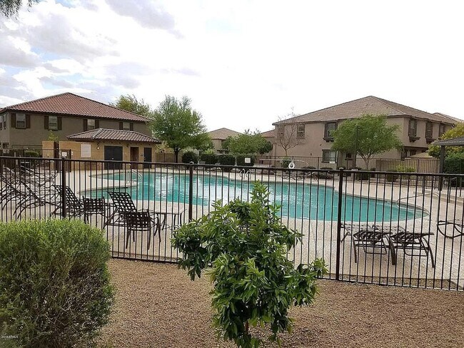 Building Photo - A gorgeous two story 3 bedroom 2.5 bath townhome